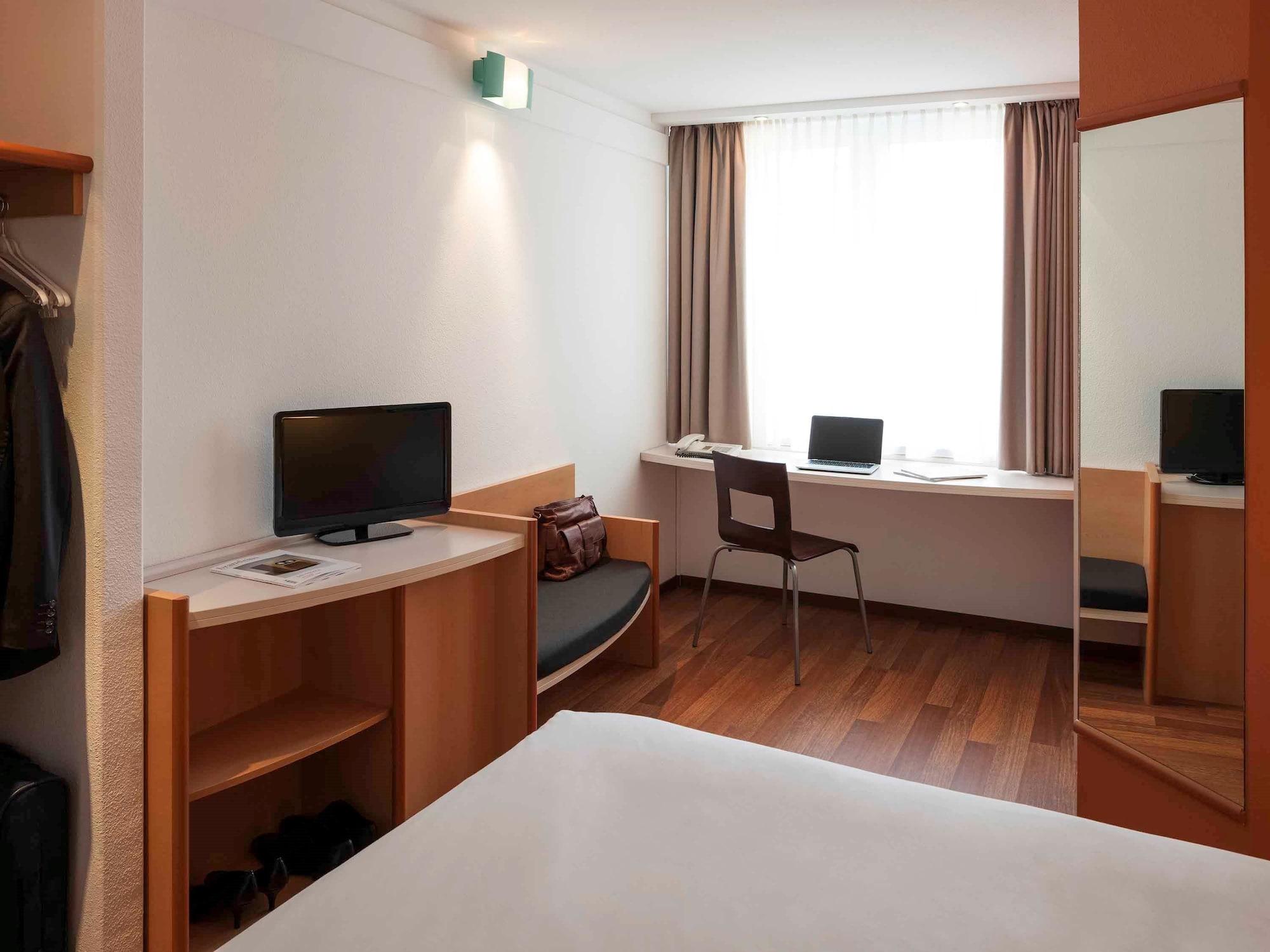 Hotel Ibis Nuernberg Hauptbahnhof Esterno foto