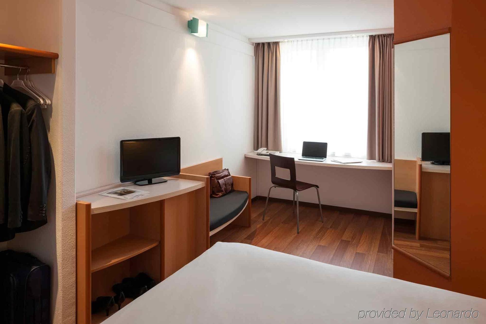 Hotel Ibis Nuernberg Hauptbahnhof Esterno foto